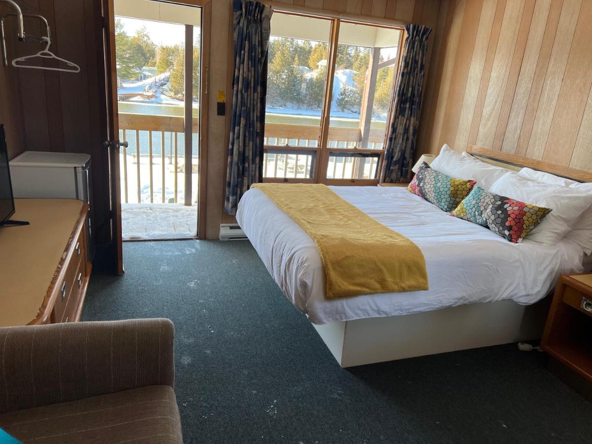 Kit Wat Motel & Marina Sauble Beach Esterno foto
