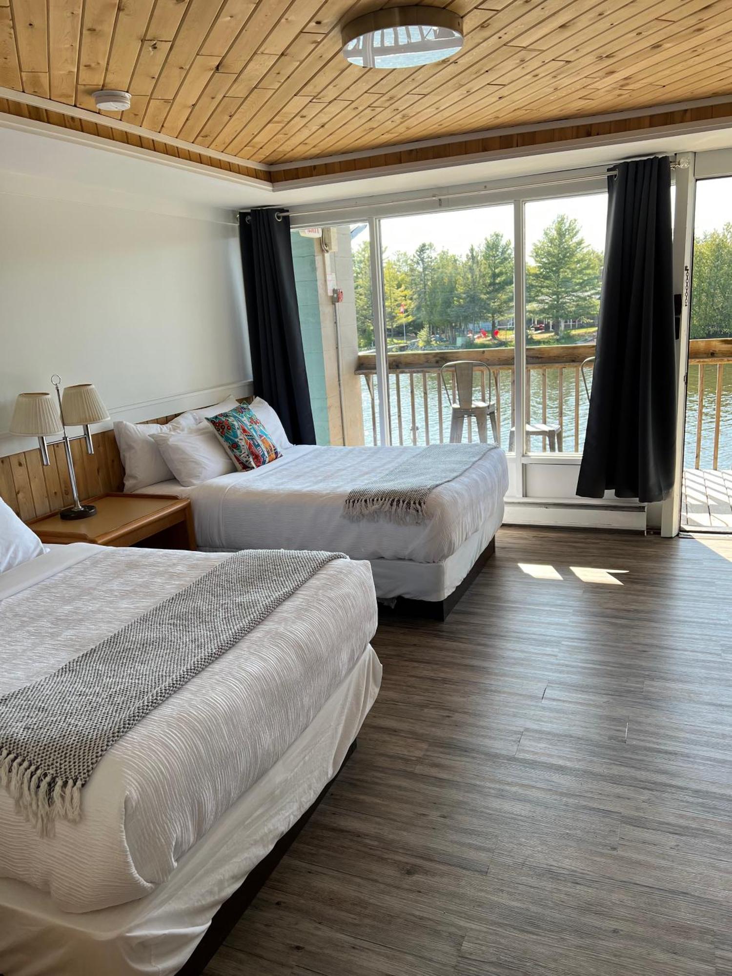 Kit Wat Motel & Marina Sauble Beach Esterno foto