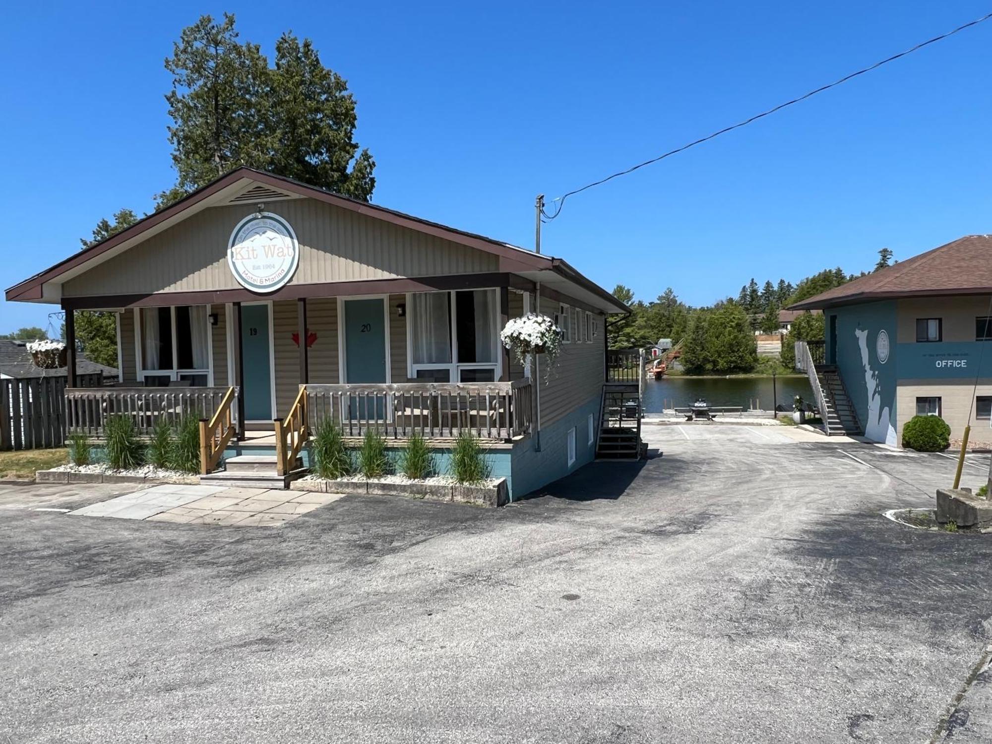 Kit Wat Motel & Marina Sauble Beach Esterno foto