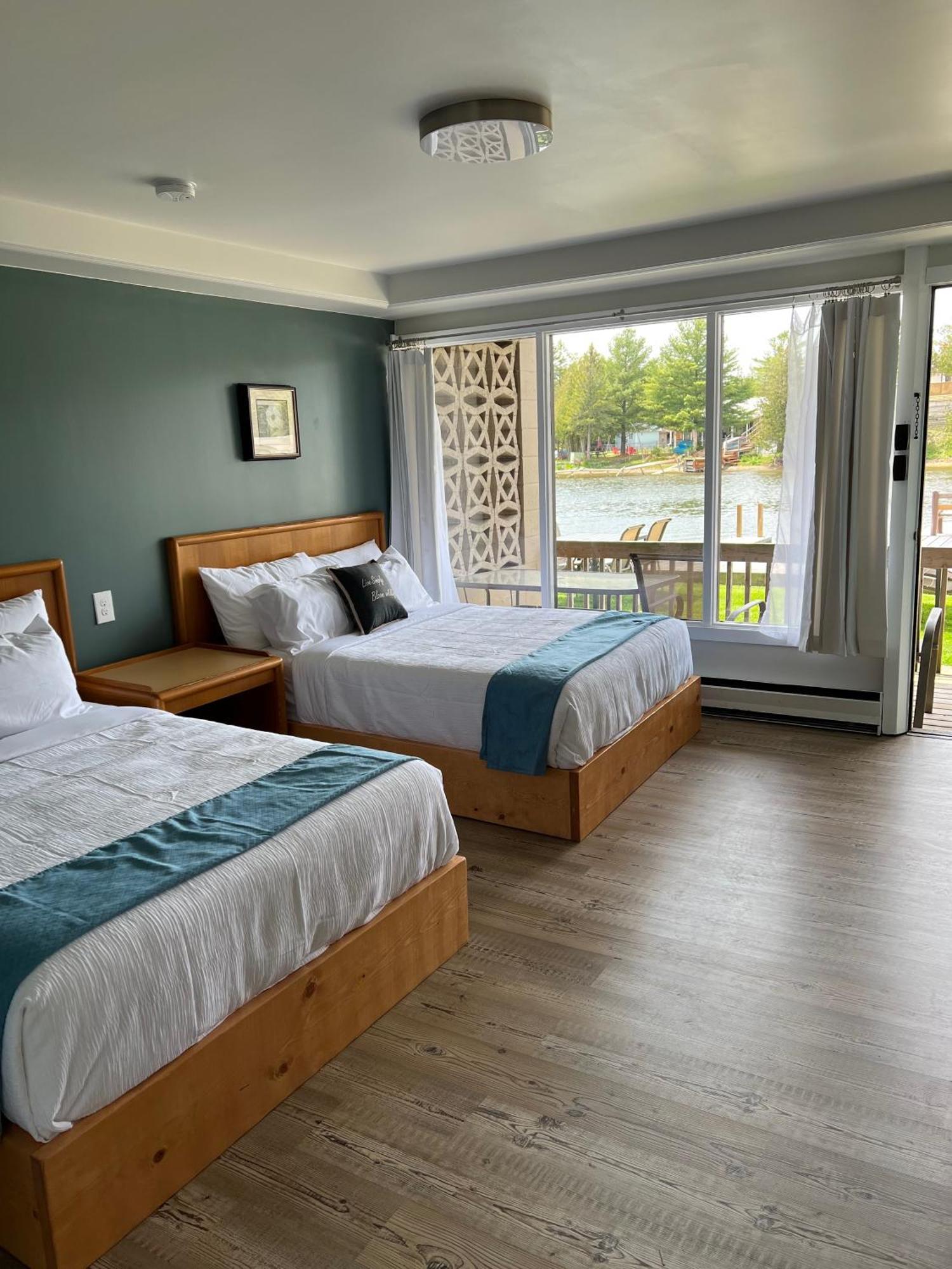 Kit Wat Motel & Marina Sauble Beach Esterno foto