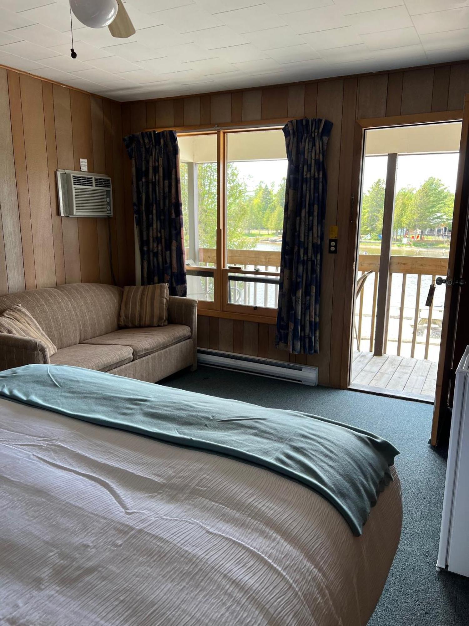Kit Wat Motel & Marina Sauble Beach Esterno foto