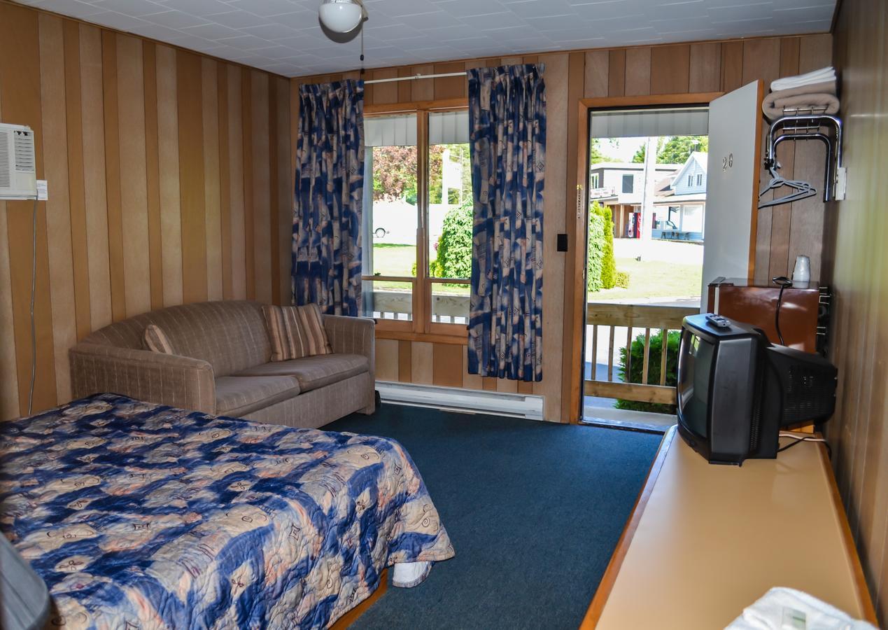 Kit Wat Motel & Marina Sauble Beach Esterno foto