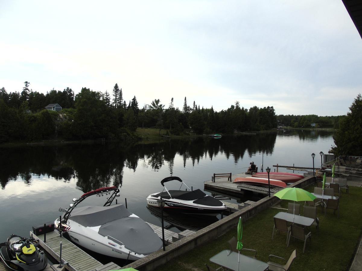 Kit Wat Motel & Marina Sauble Beach Esterno foto