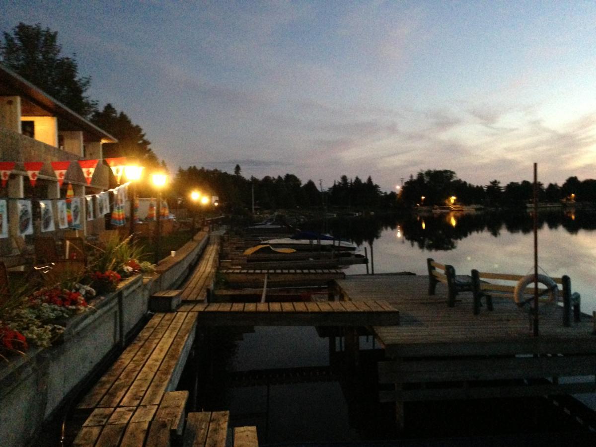 Kit Wat Motel & Marina Sauble Beach Esterno foto