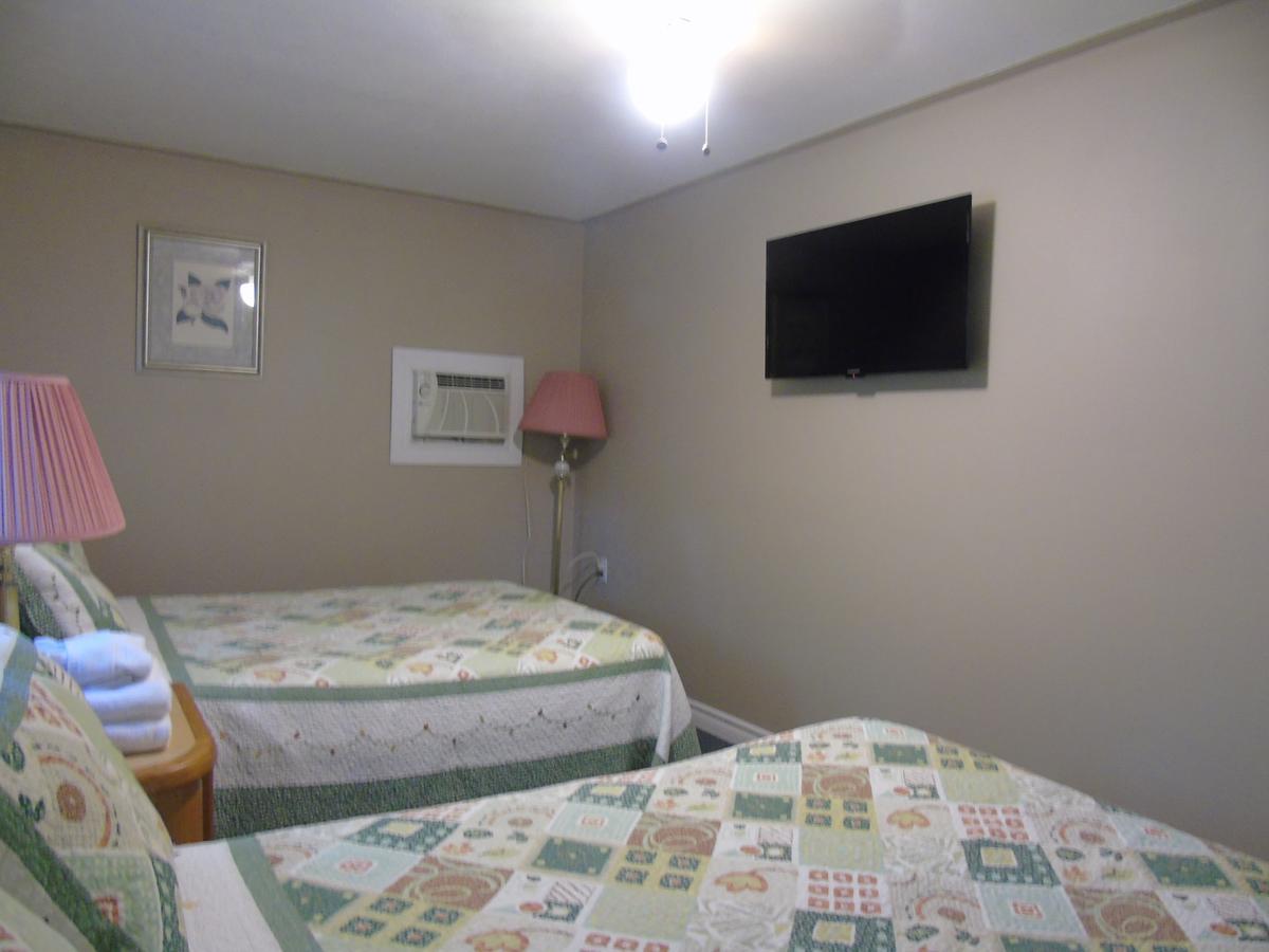 Kit Wat Motel & Marina Sauble Beach Esterno foto