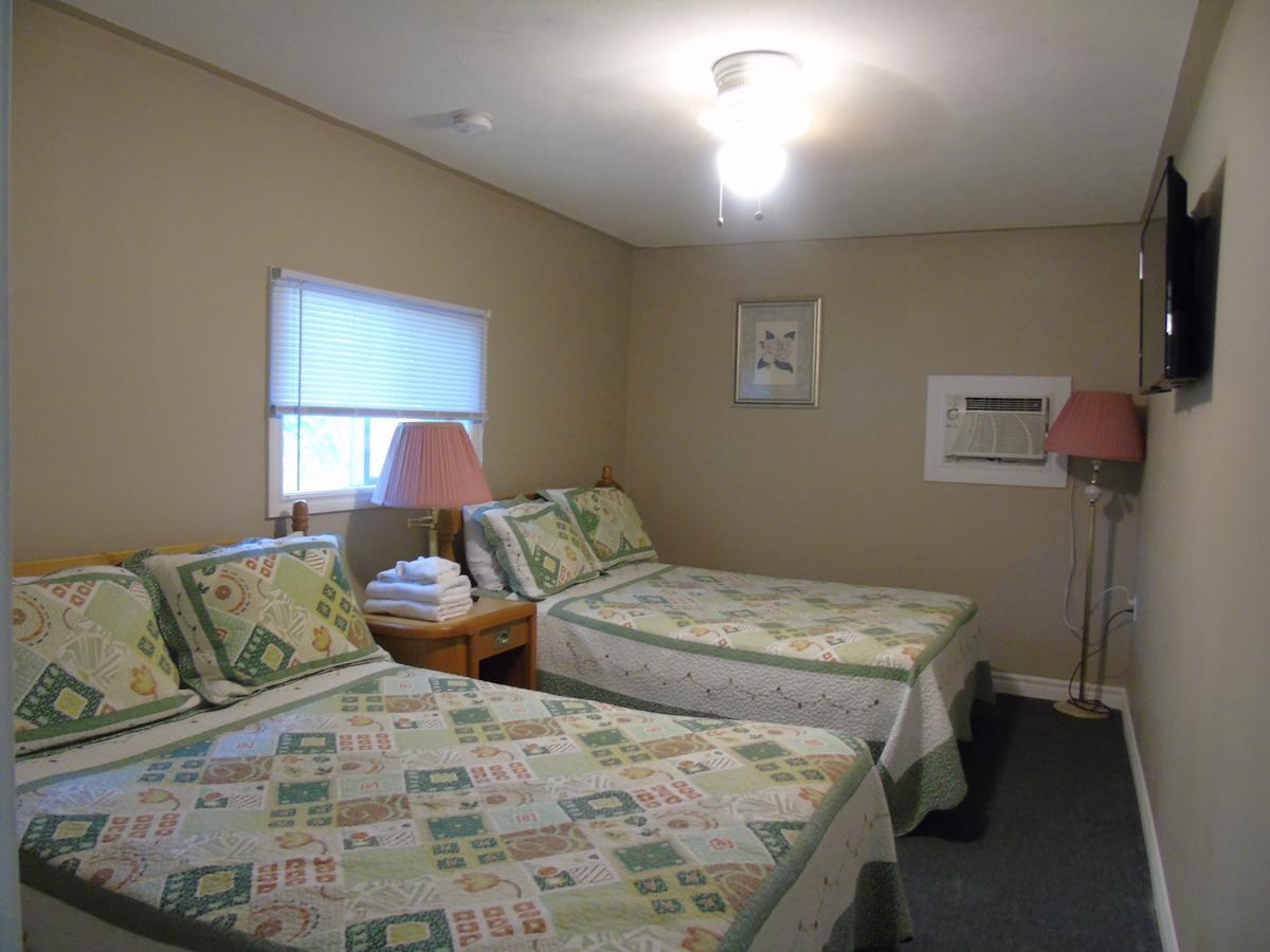 Kit Wat Motel & Marina Sauble Beach Esterno foto