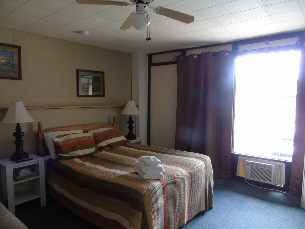 Kit Wat Motel & Marina Sauble Beach Esterno foto