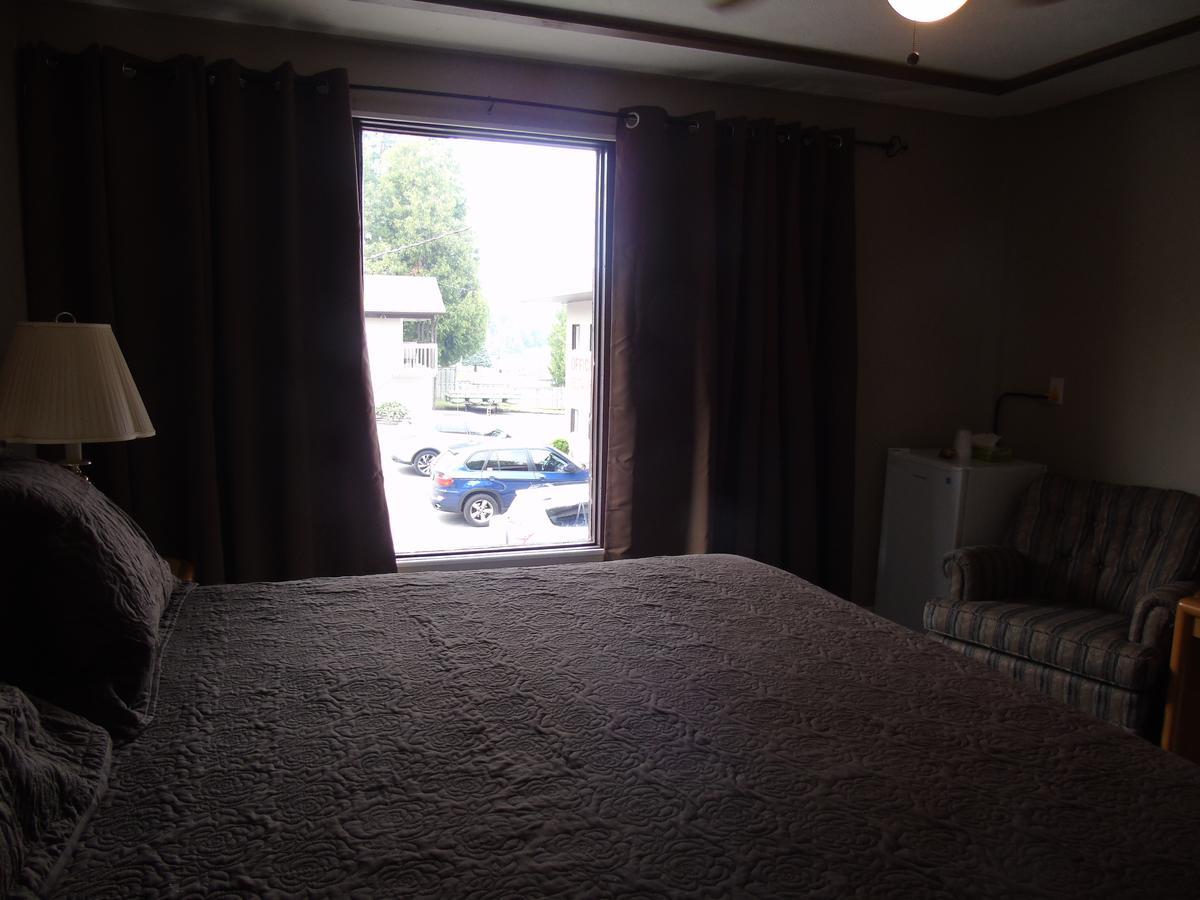 Kit Wat Motel & Marina Sauble Beach Esterno foto