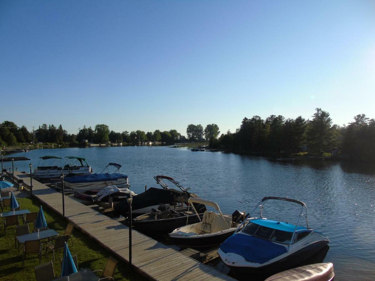 Kit Wat Motel & Marina Sauble Beach Esterno foto